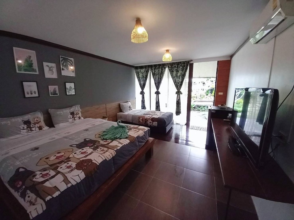 FAMILY, GARDEN VIEW, NO WINDOW