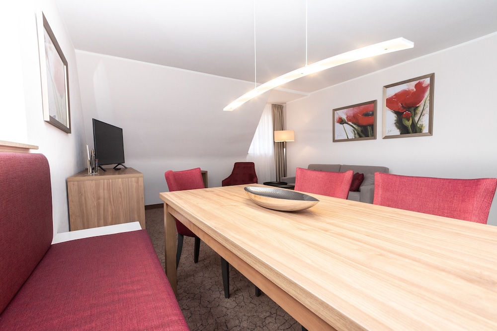 Parkhotel Schloss Hohenfeld (Parkhotel Hohenfeld) 23/65