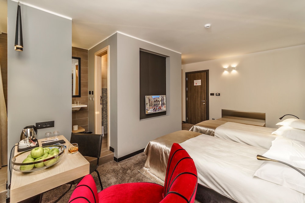 SUPERIOR, DOUBLE OR TWIN BED, SEA VIEW