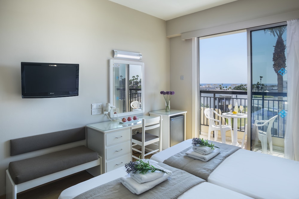Pavlo Napa Beach Hotel 36/62