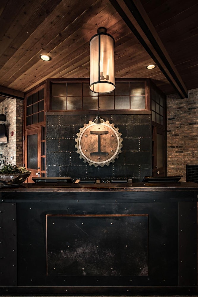 Ironworks Hotel 6/48
