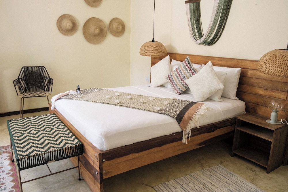 DELUXE, DOUBLE BED