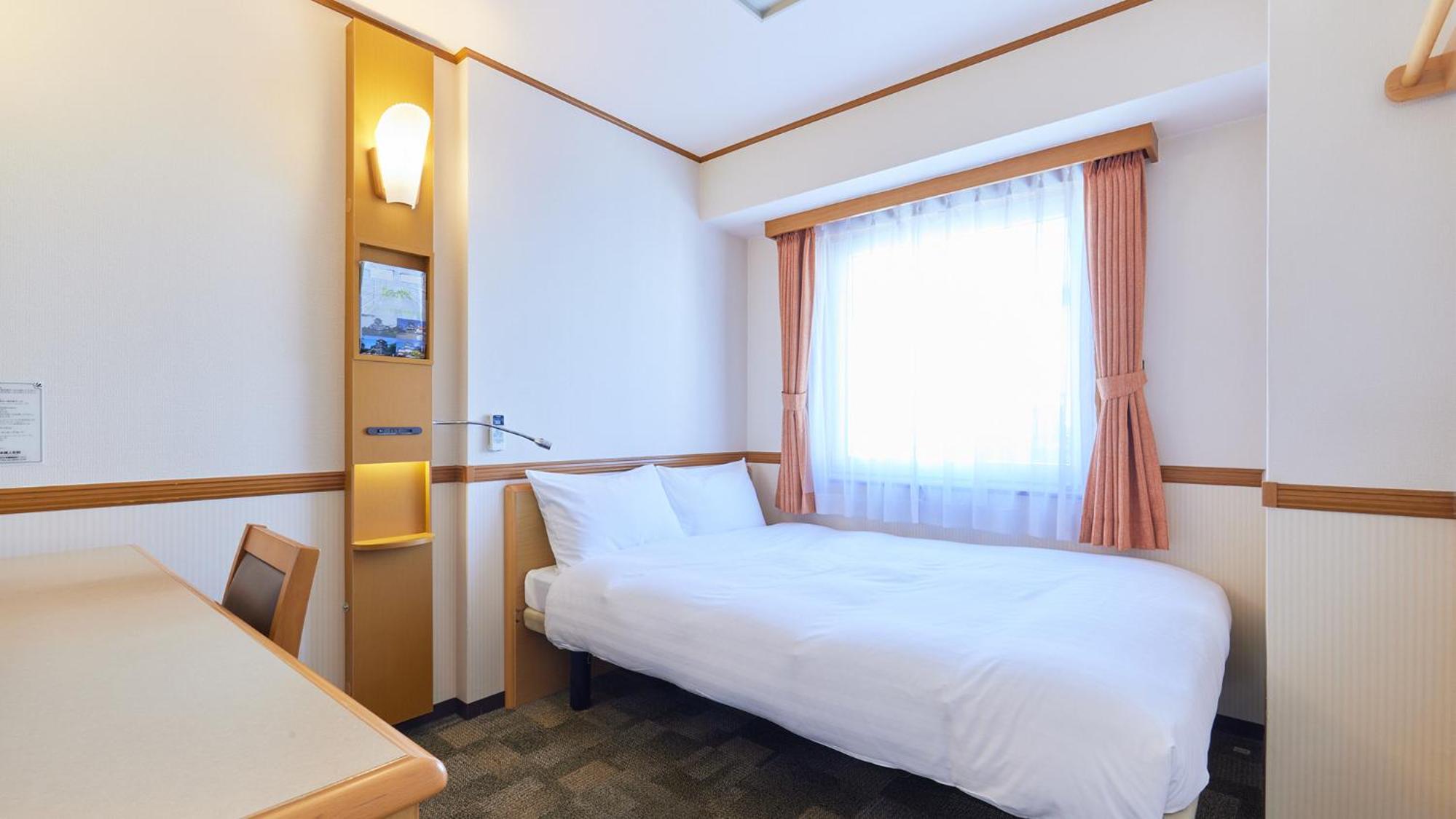 ECONOMY, DOUBLE BED, SMOKING