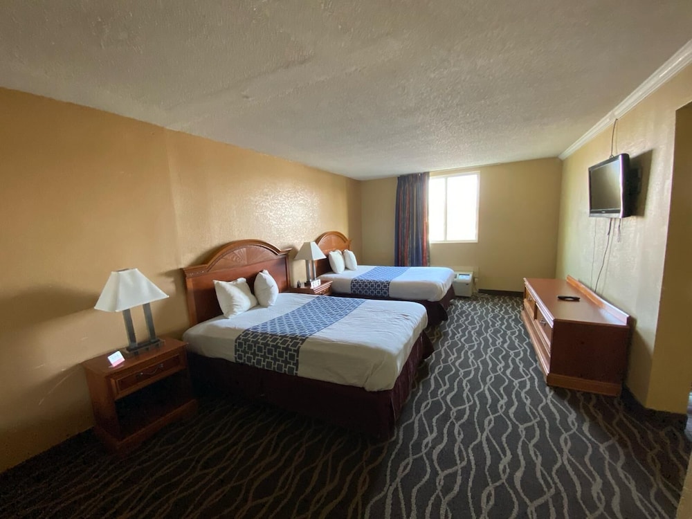 Super 8 by Wyndham Fort Wayne 32/58