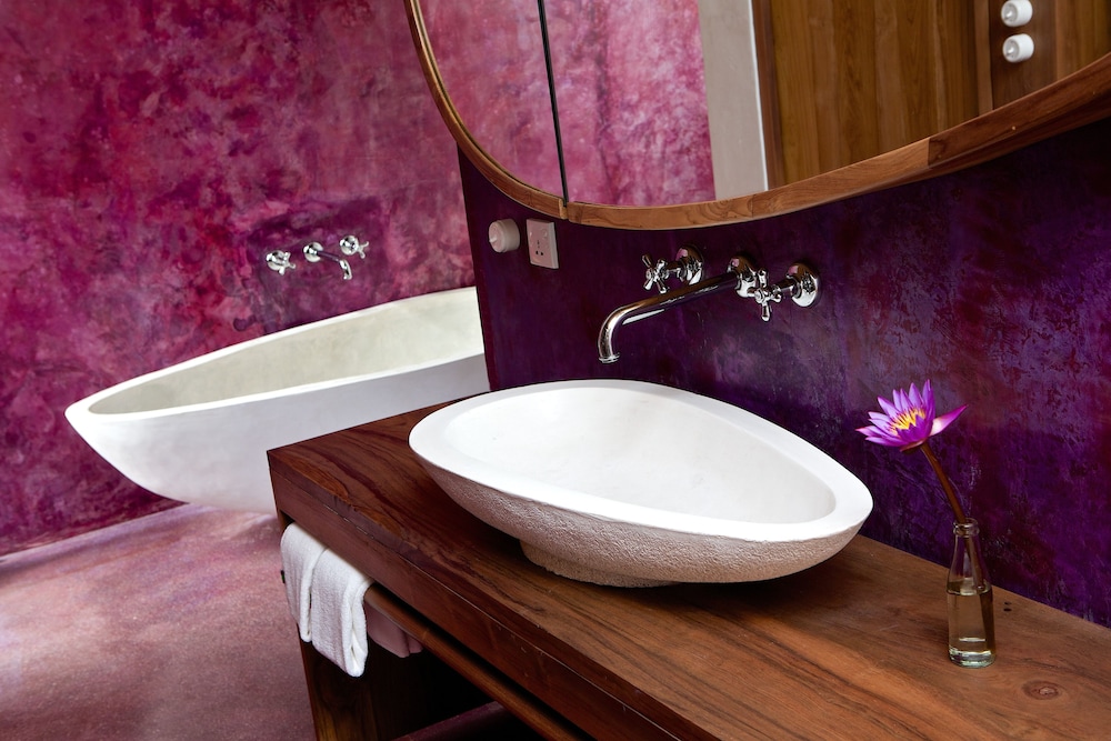 Utmt-Underneath The Mango Tree Hotel 44/46