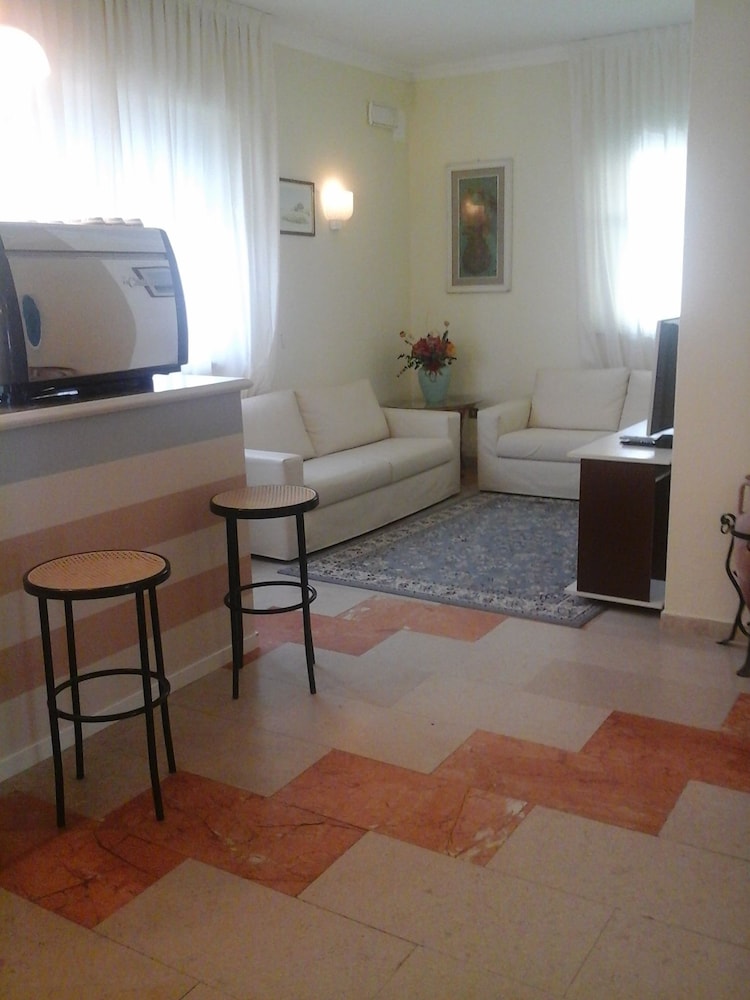 HOTEL LAURIN 27/46
