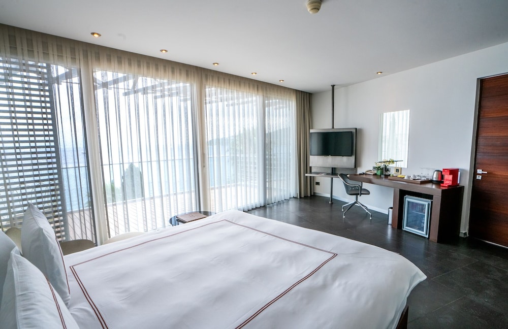 Suite, Sea View