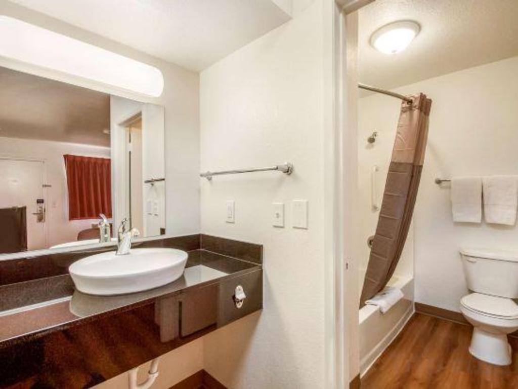 2 Full Beds - Micfridge, Smoking، Motel6 Youngtown, AZ - Phoenix - Sun City 3/4