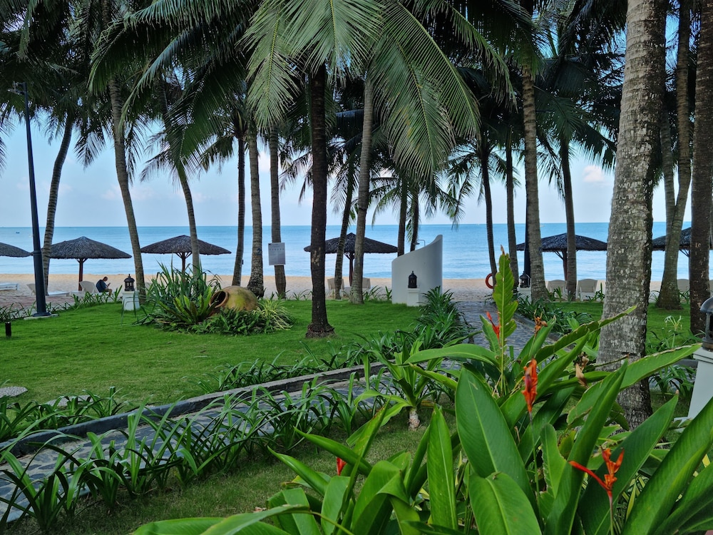 L'Azure Resort and Spa (ex Sasco Blue Lagoon Resort) 45/50