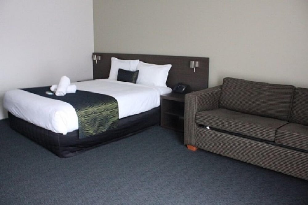 EXECUTIVE, 2 QUEEN BEDS