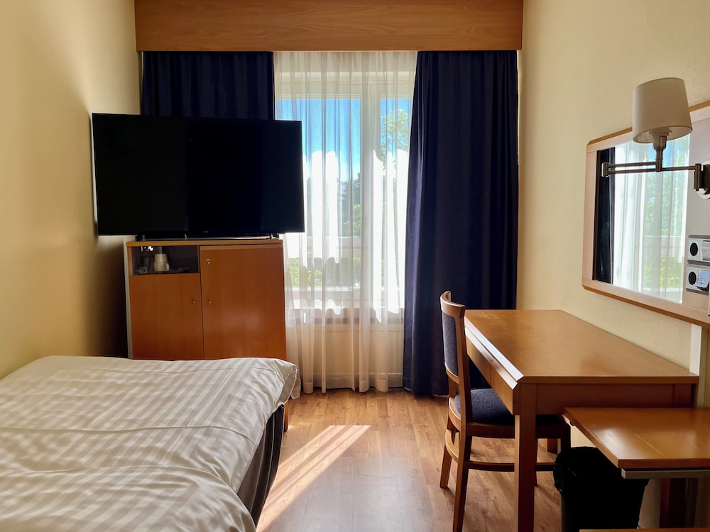 Standard, Single, Single Bed, City View