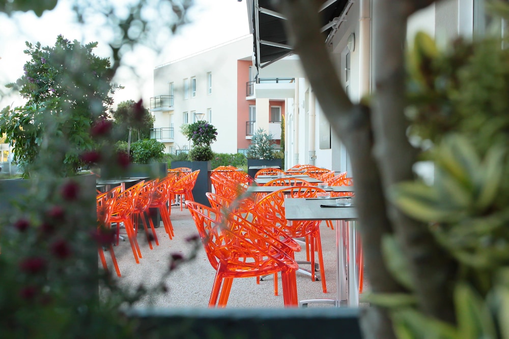 KOSY Aparthotel Campus del Sol Esplanade 65/67