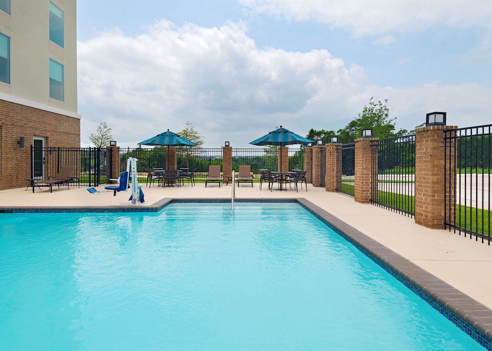 Hyatt Place Austin / Lake Travis / Four Points 3/55