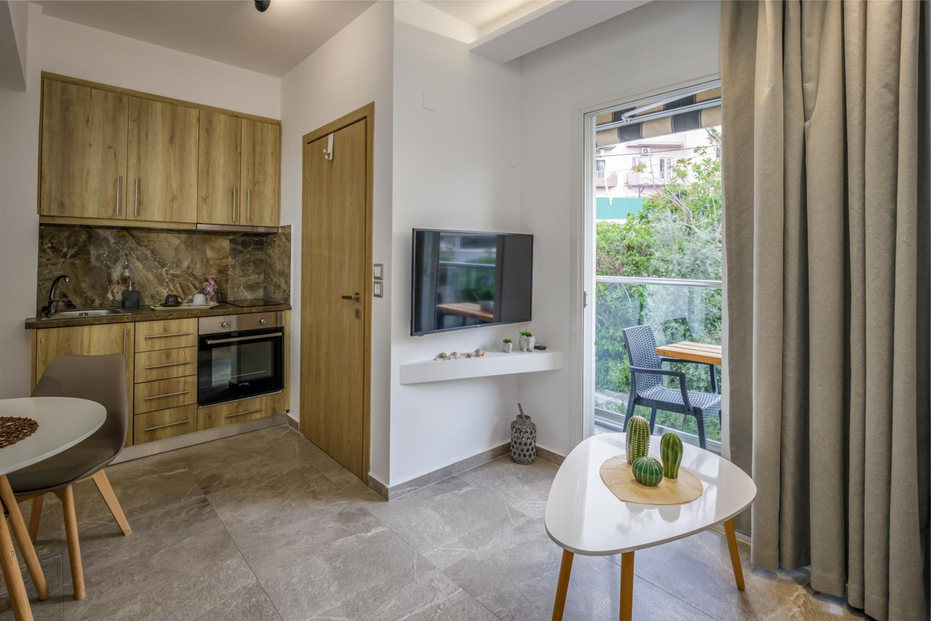 Semes Luxury Apts By Estia 6/20
