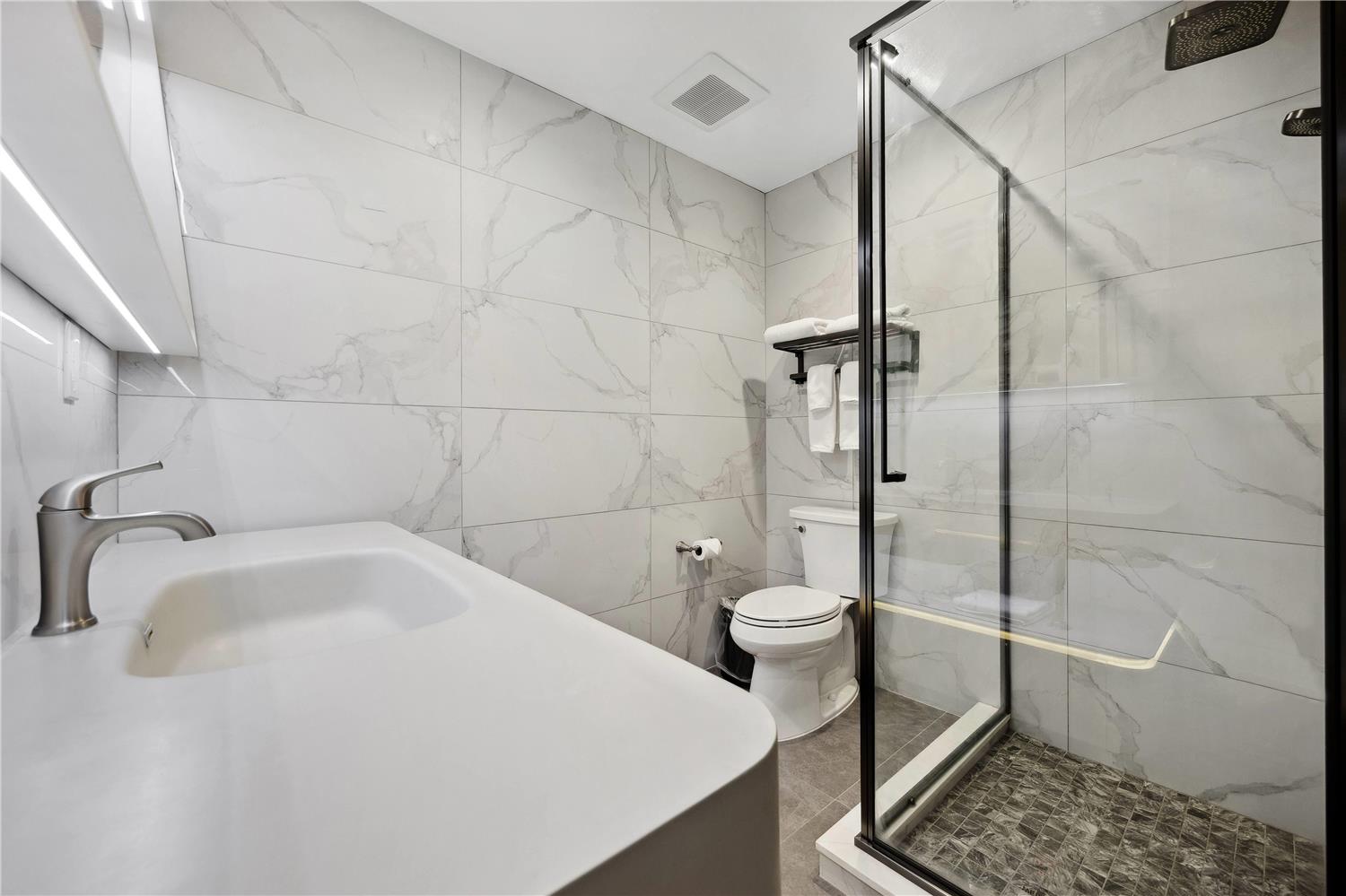 Ramada by Wyndham Flushing Queens 32/35