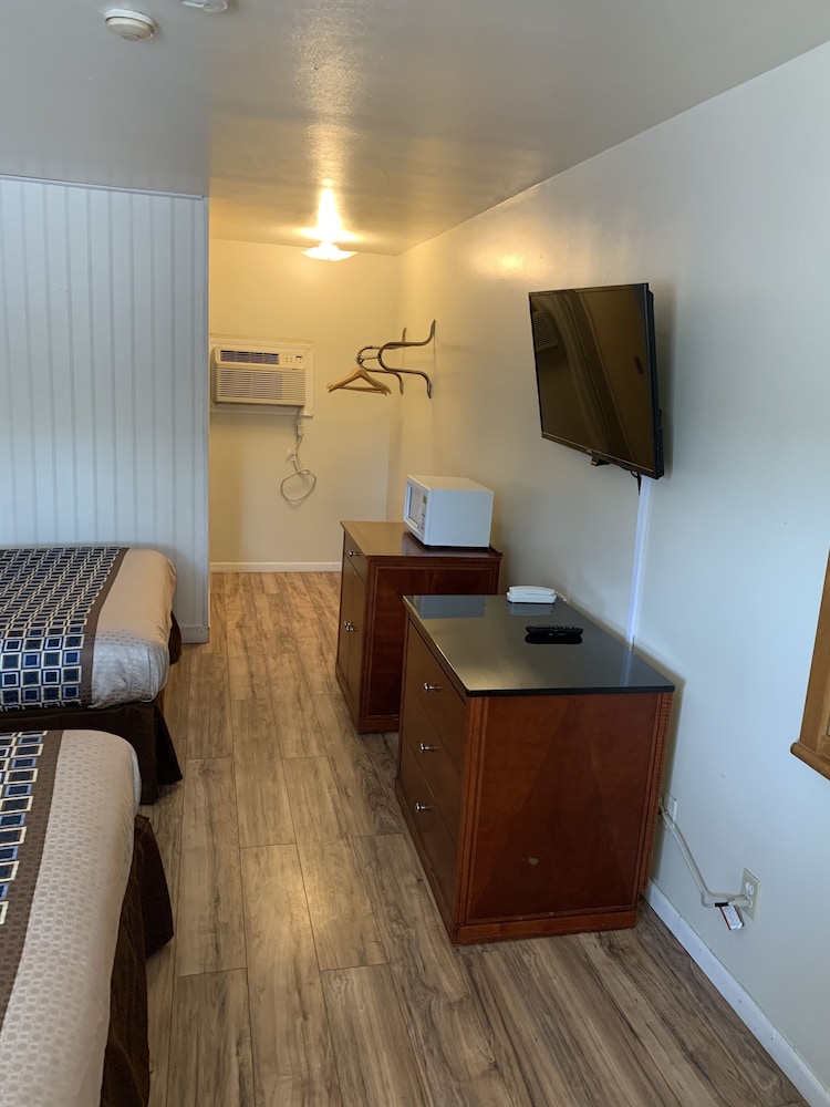 Magnuson Hotel Hampton NH 24/35