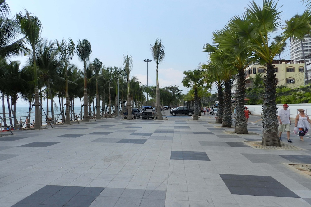 Apartments Alex Group Neocondo Pattaya 86/100