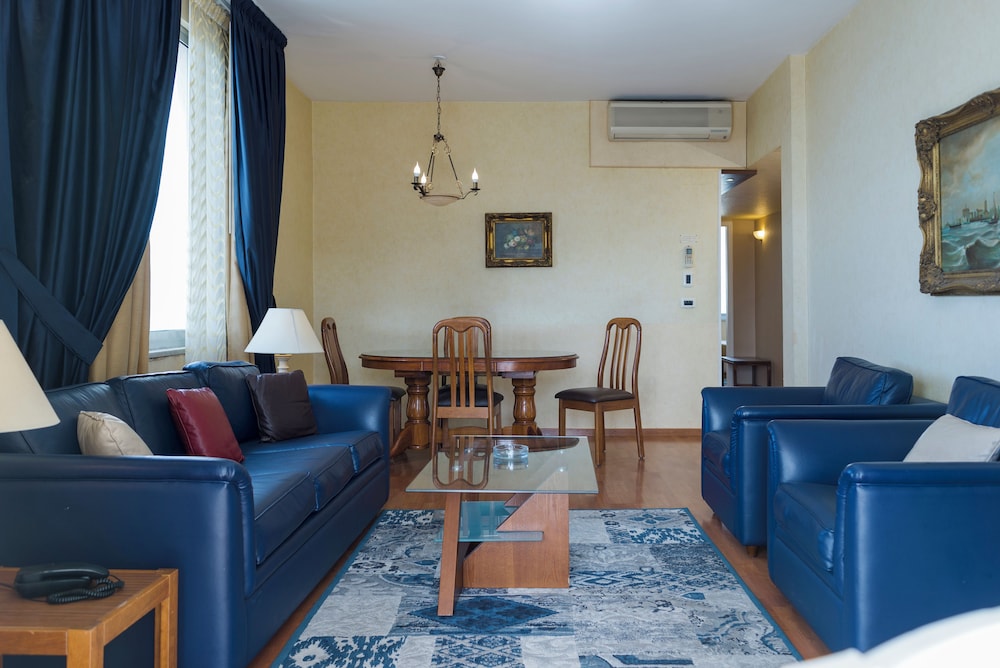 Holiday Home Suites 29/48