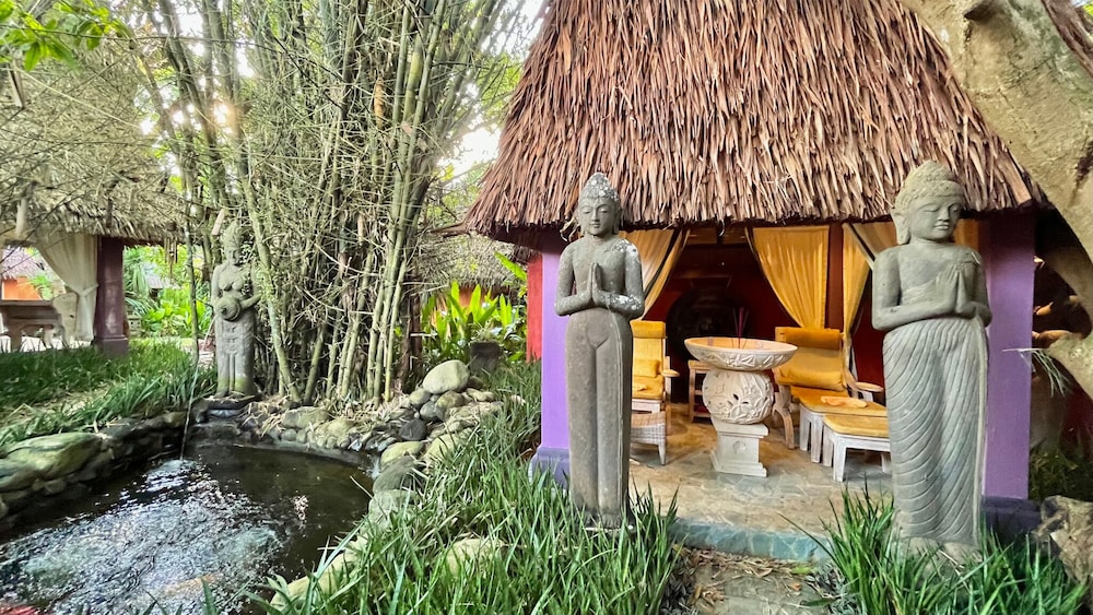 Coco Grove Beach Resort 25/50