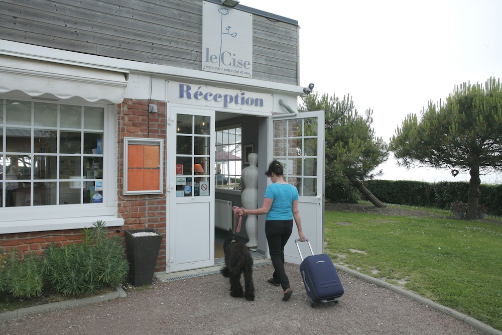 Hotel The Originals Le Cise in AULT
