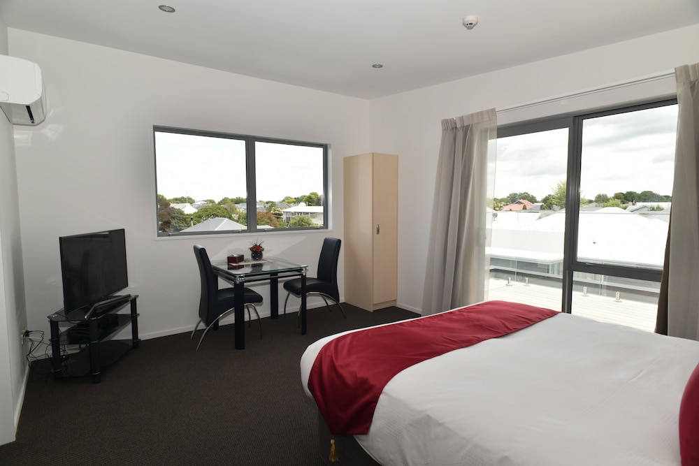LUXURY, STUDIO, CITY VIEW