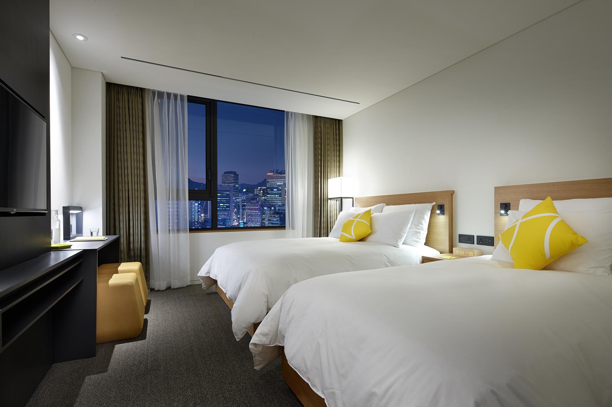 غرفة سوبيريور عائلية بسريرين منفصلين وسرير مزدوج وسرير فردي بإطلالة على الجبل