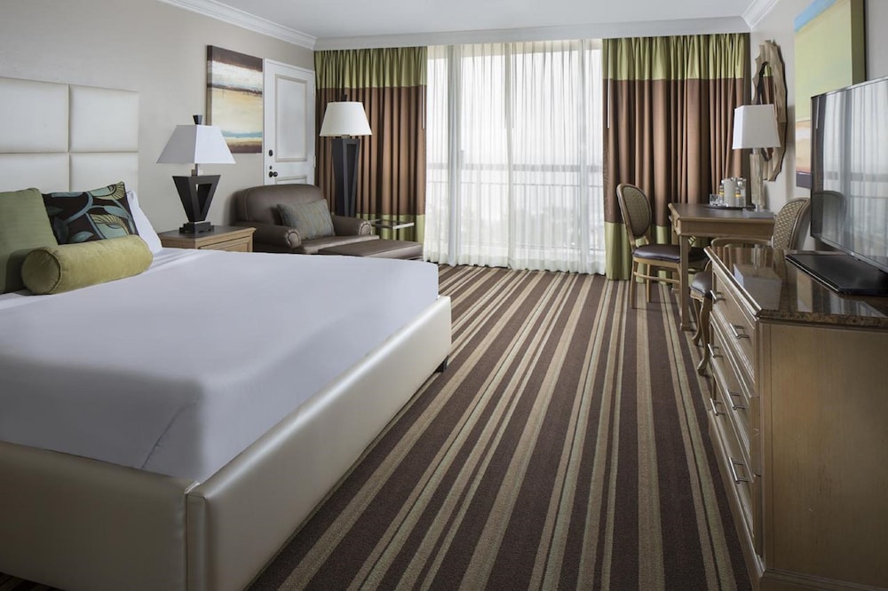 Executive, Suite, King Bed, The San Luis Resort Spa & Conference Center 2/9