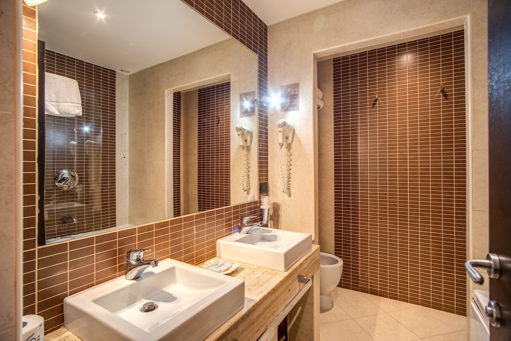 Everest Inn Rome 36/58