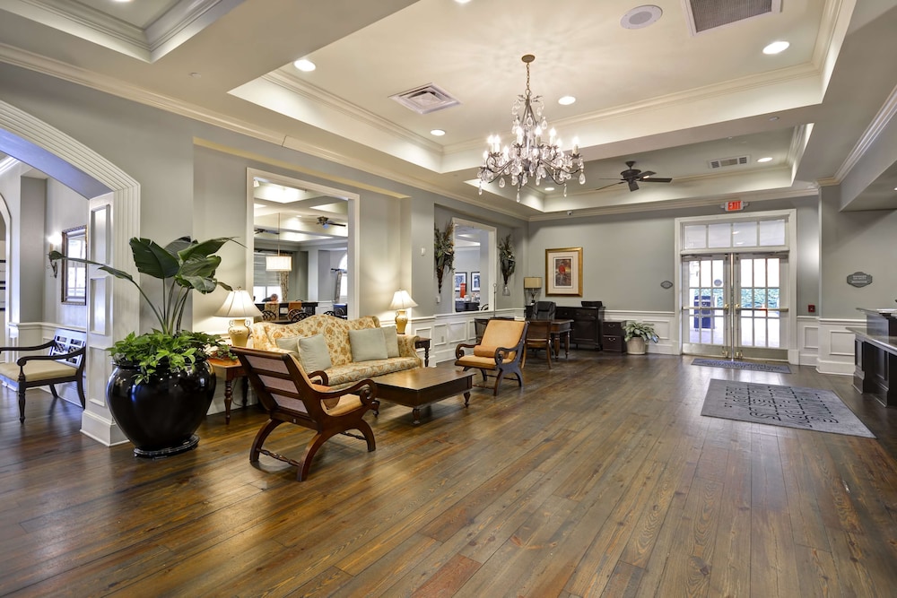 Hampton Inn and Suites Savannah Historic District 67/77