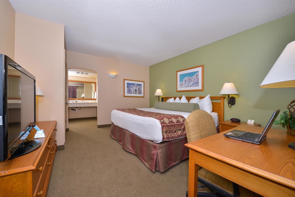 Best Western Plus King's Inn & Suites 18/37