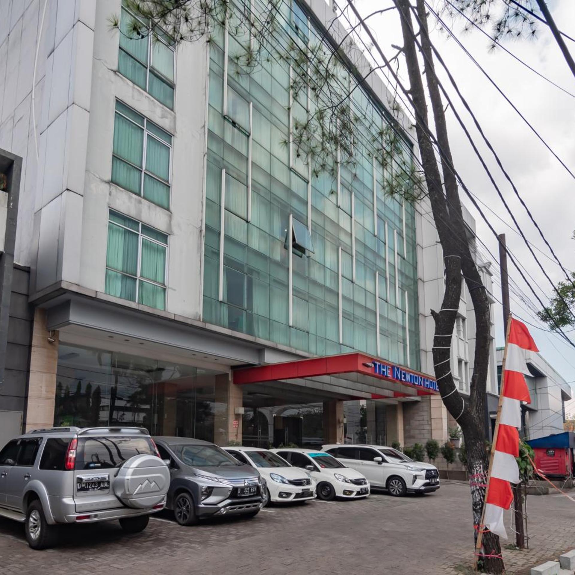 Urbanview Hotel Newton Riau Bandung 51/55