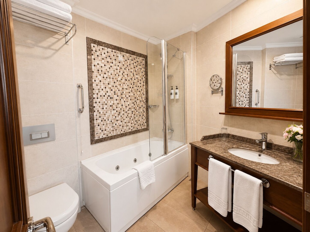 GLK Premier The Home Suites and Spa 49/50