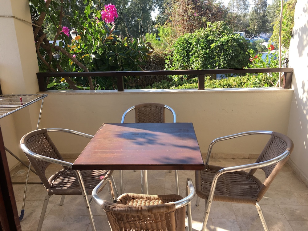 Villanaz Apart Hotel 12/22