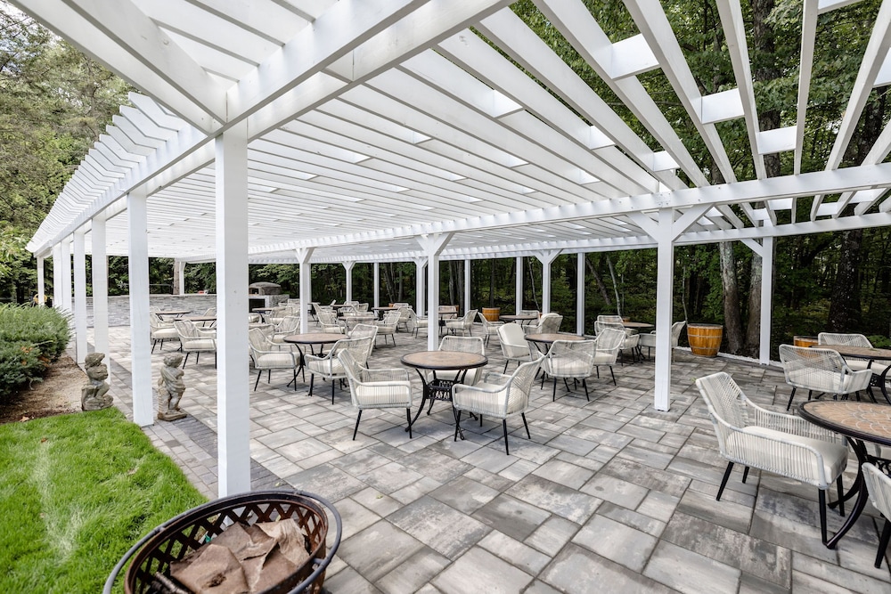 Chateau Merrimack Resort & Spa 10/19