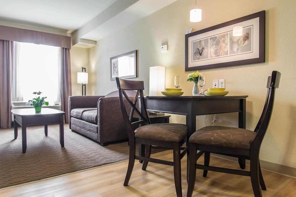 MainStay Suites Winnipeg Airport 26/39