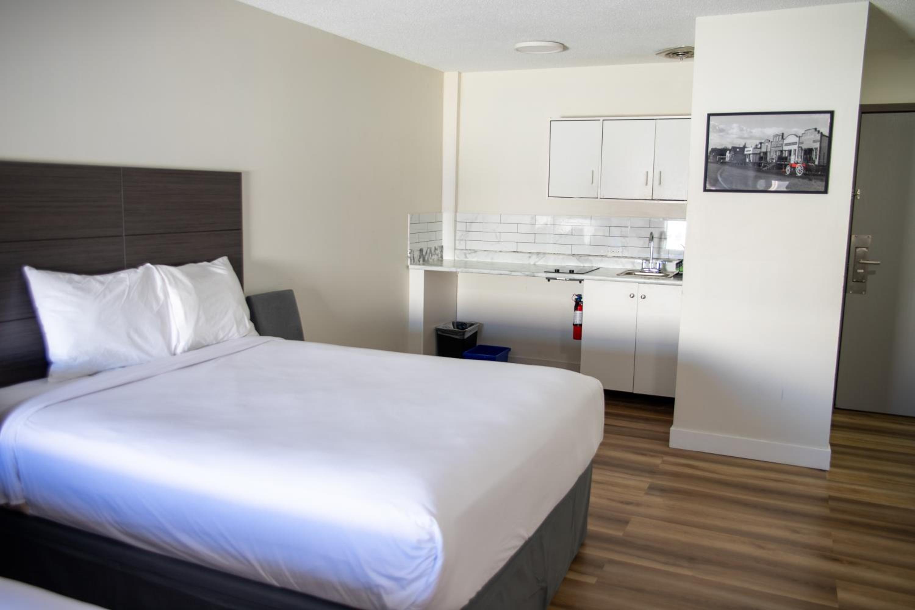 Efficiency, Studio, 2 Queen Beds