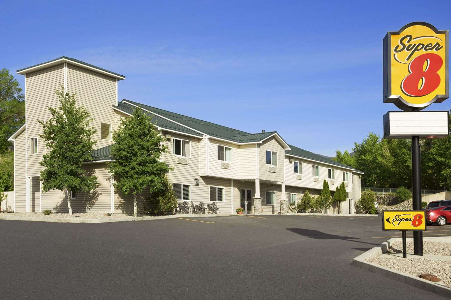 Super 8 by Wyndham Salmon 24/30