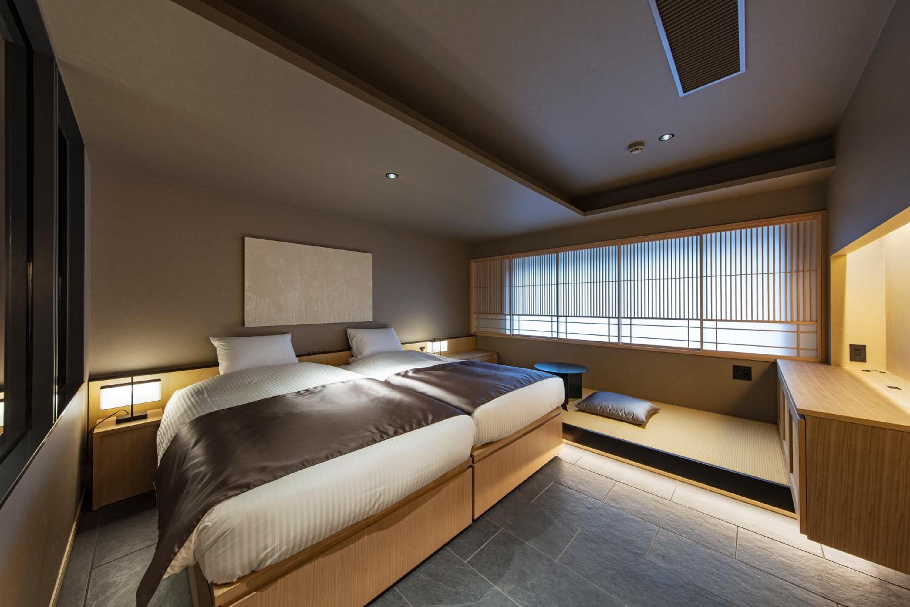 Tower, Twin Beds