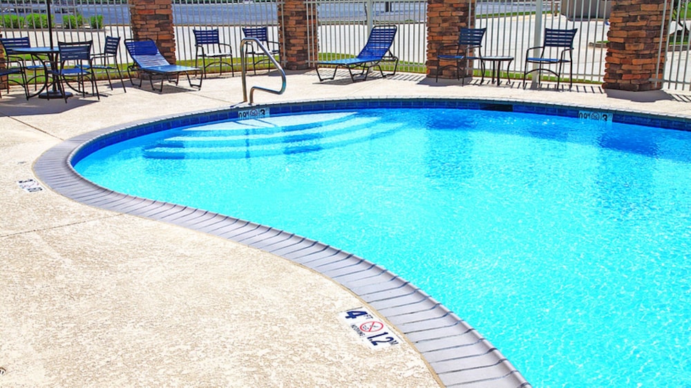 Holiday Inn Express Hotel Suites Bossier City Northeast 24/32