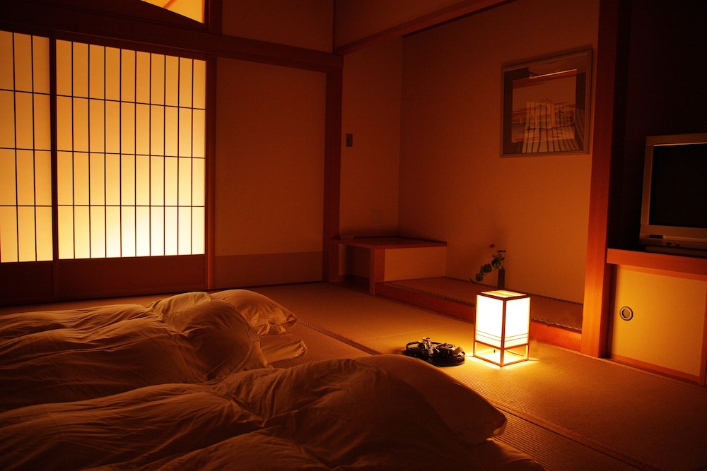 Japanese, 7 Futon Beds, Outdoor Bath