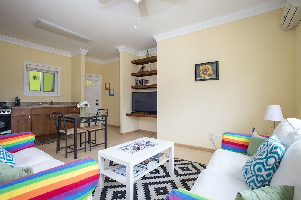 Sir Charles Guest House 14/34