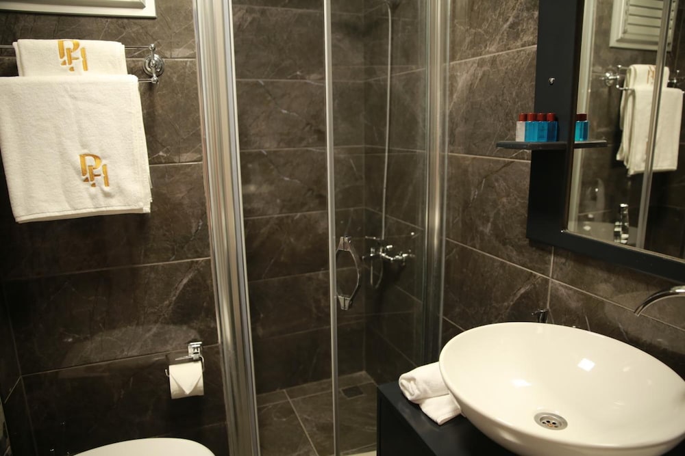 Pelican House Hotel 23/26