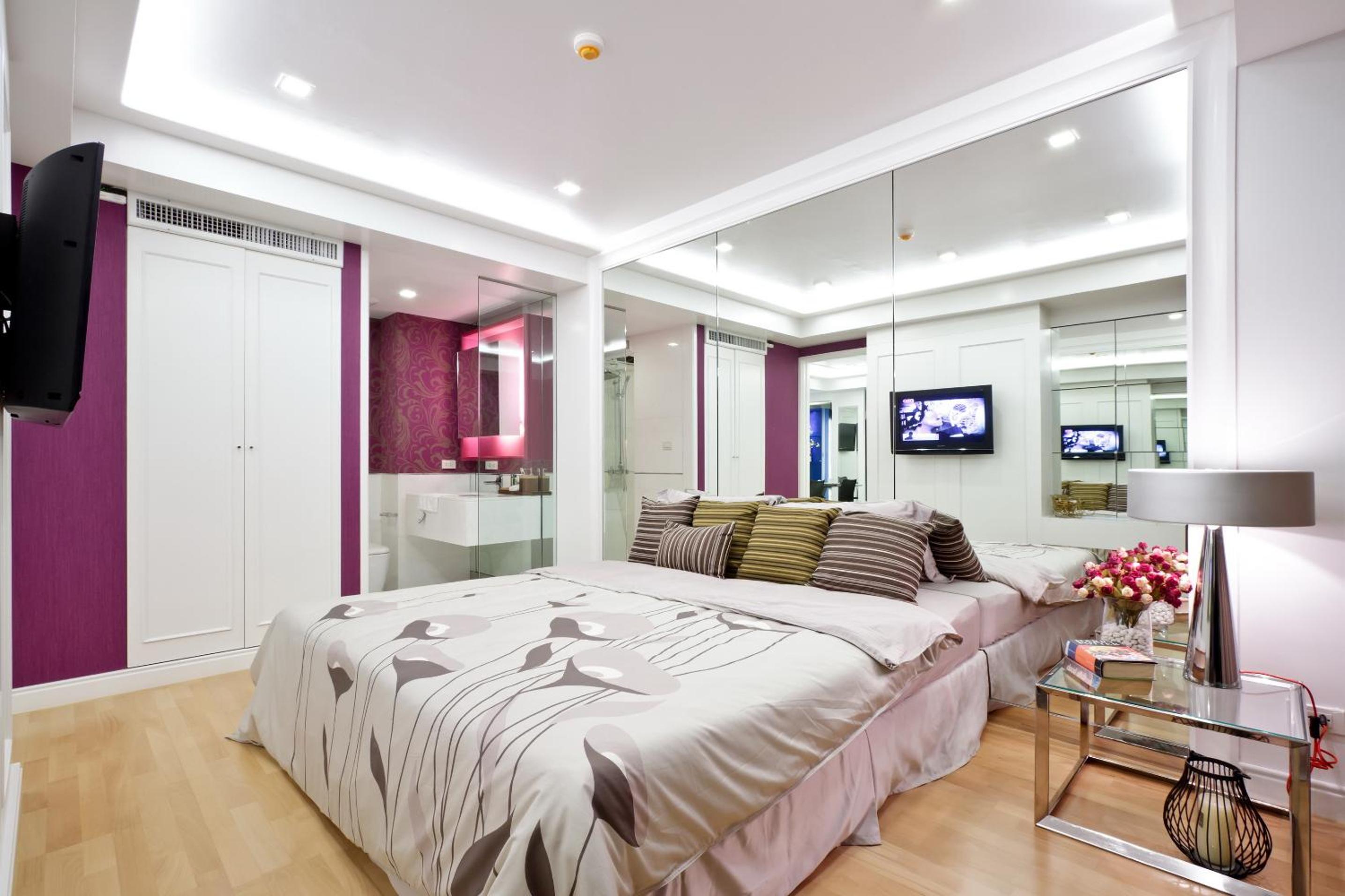 1 Bedroom, Suite, King Bed, Sofa