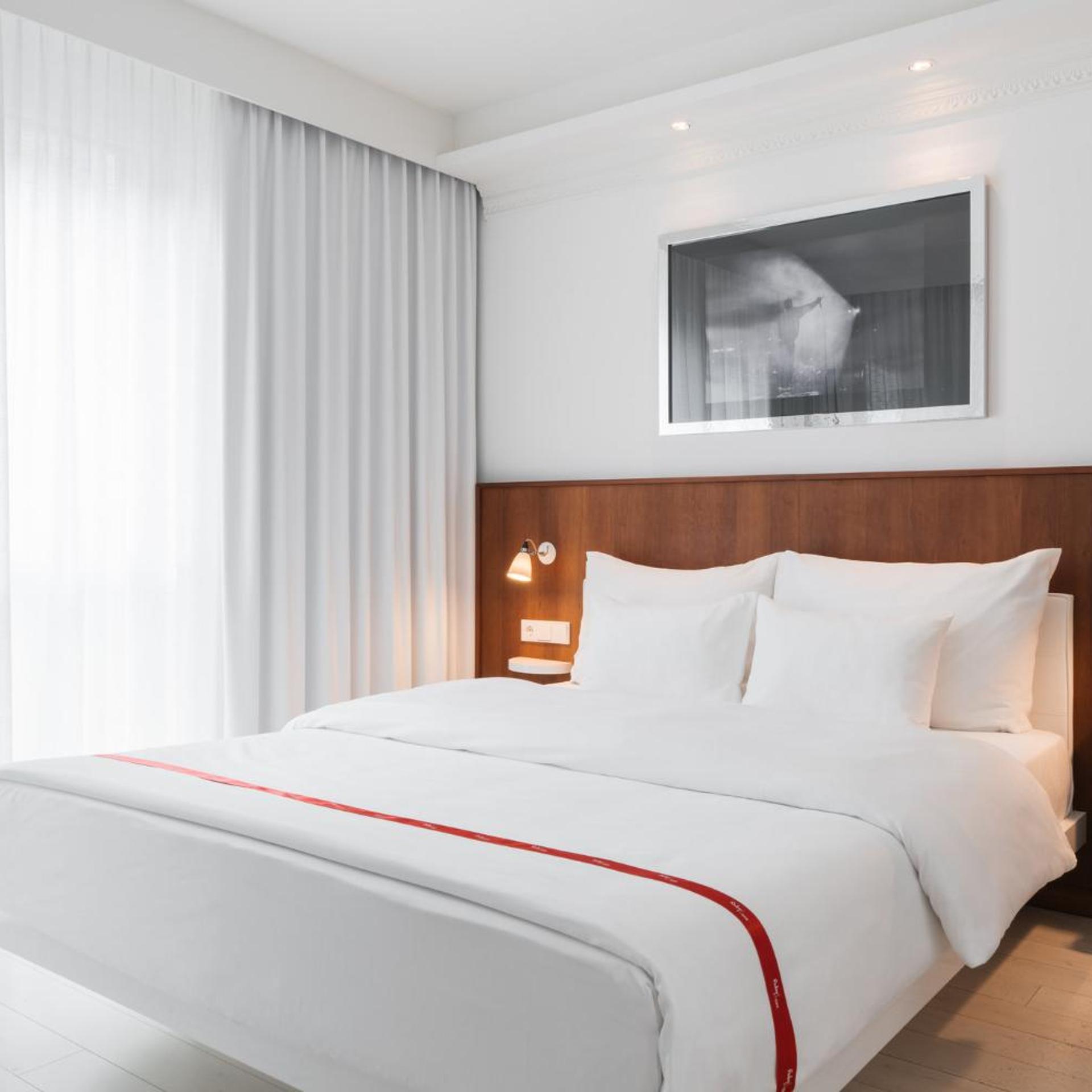 Wow, King Bed