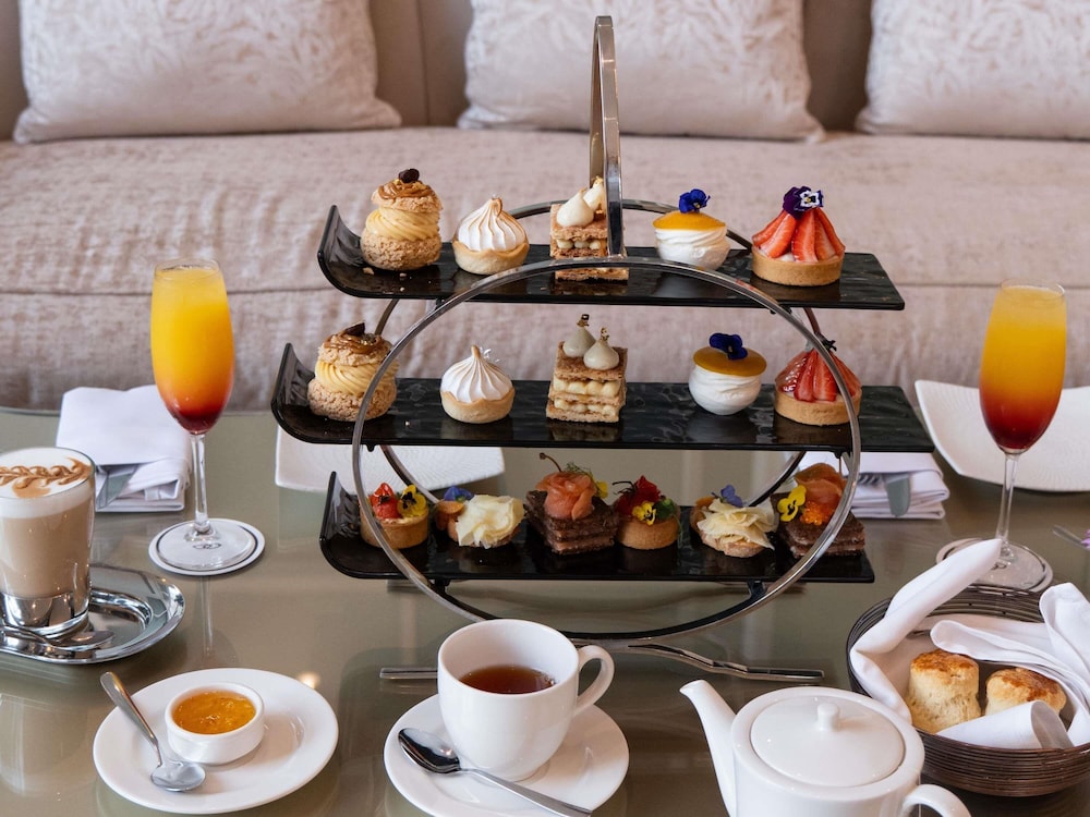 Sofitel Abu Dhabi Corniche 58/66