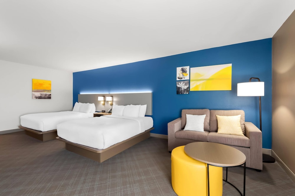 غرفة بسريرين كوين مع أريكة، Comfort Inn & Suites Portland Corpus Christi 2/5