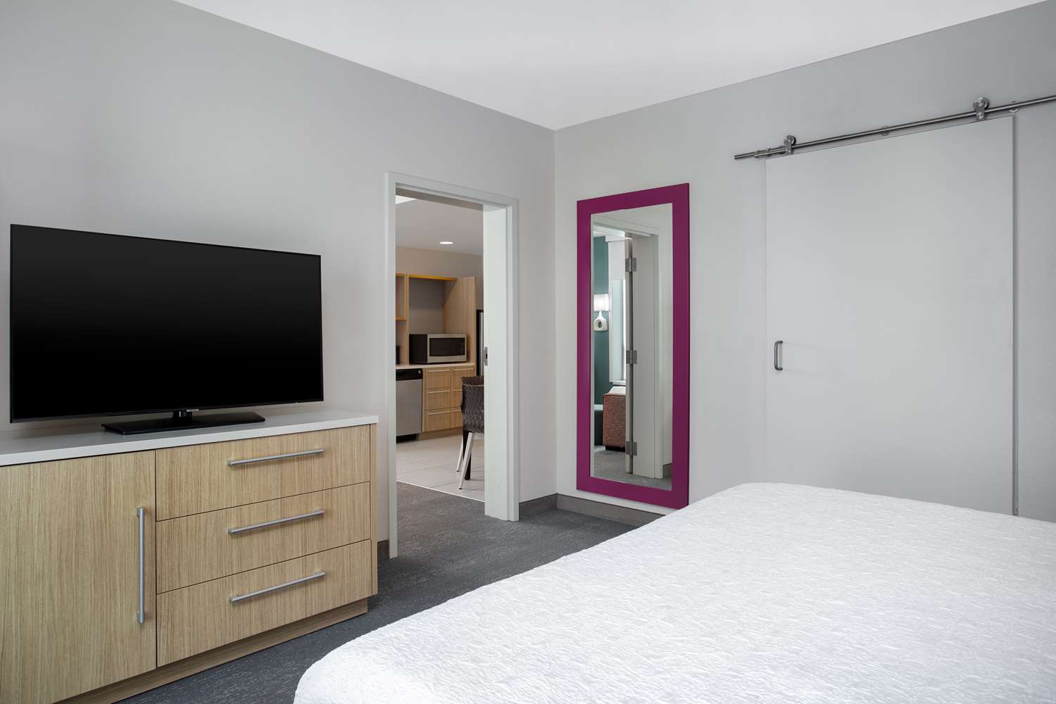 Suite, King Bed, Partial Gulf View, Accessible
