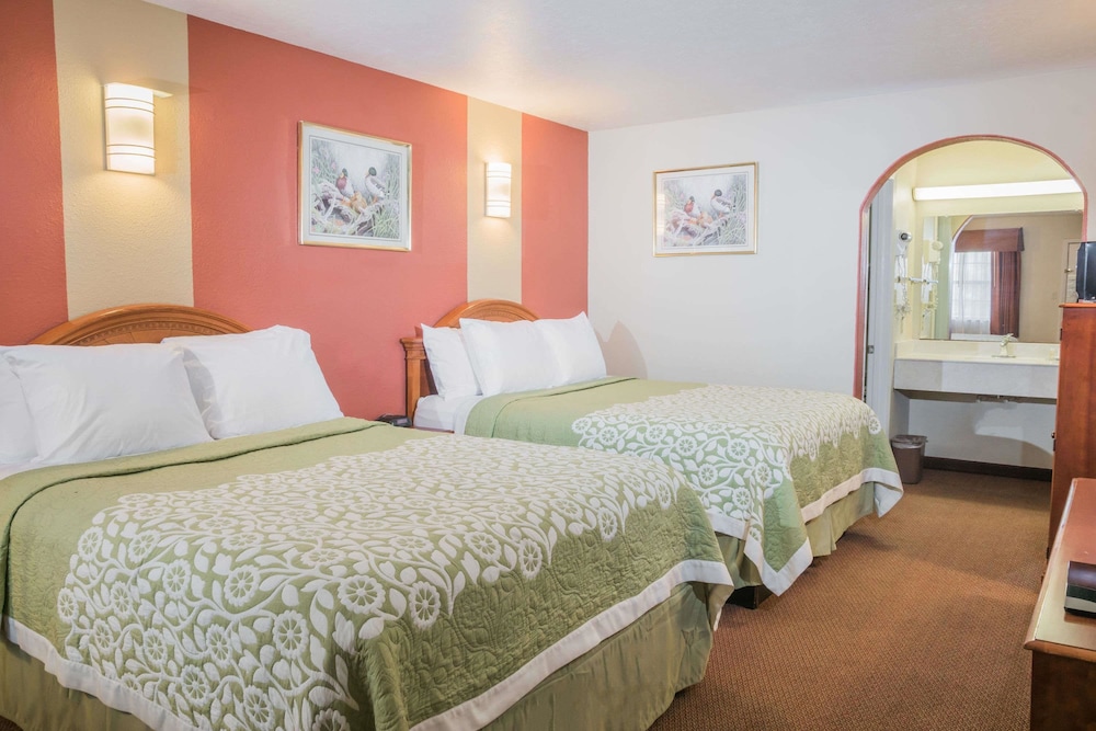 Days Inn By Wyndham Bastrop 8/17