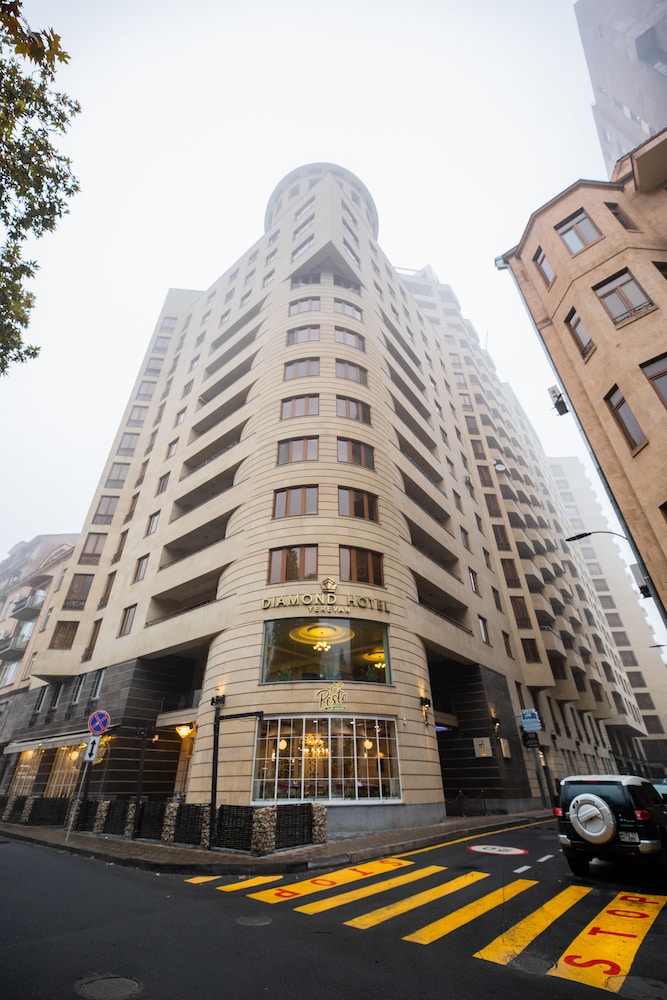 DIAMOND HOUSE HOTEL 34/42