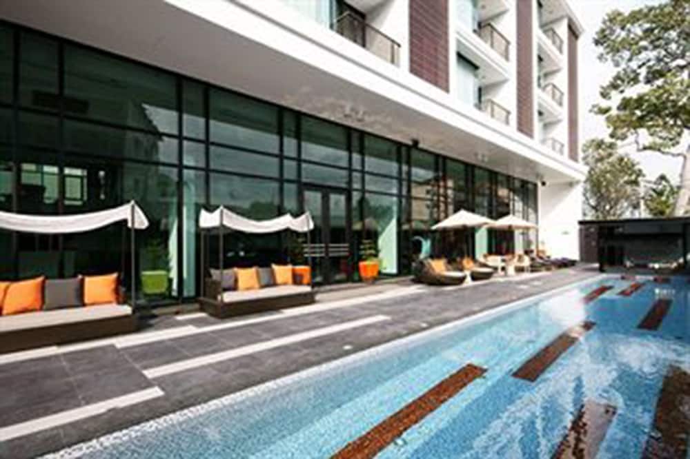 Tsix5 Hotel 38/50